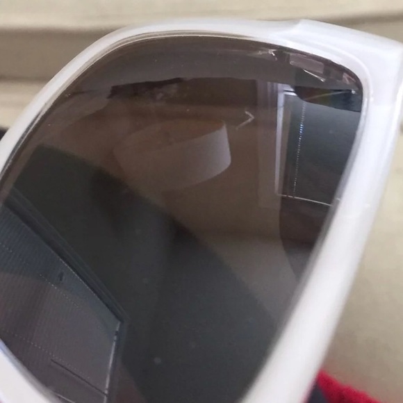 Authentic Burberry sunglasses - Picture 4 of 7